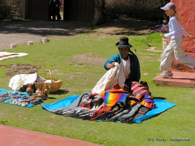 Vendedora en el Camino Inca, Comprame! Perú -Perú