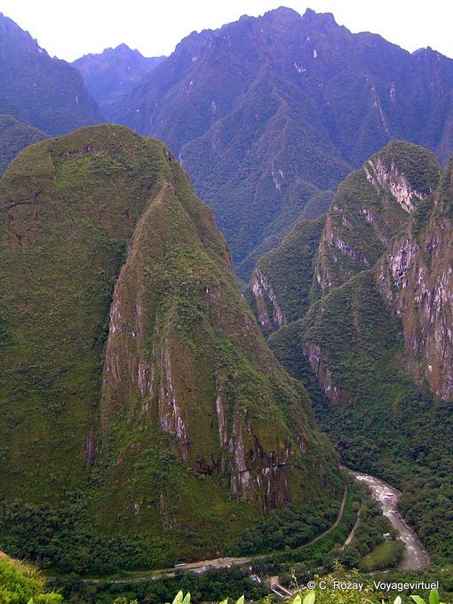 El valle y el río Urubamba a Machu Picchu -Perú