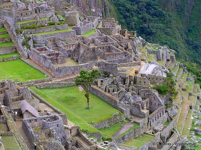 El Templo del Sol y el Mausoleo, Machu Picchu -Perú