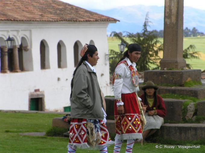 Trajes típicos y esteras, Chinchero -Perú