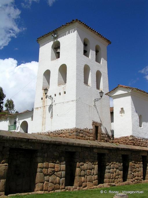 Torre de la iglesia de Chinchero -Perú