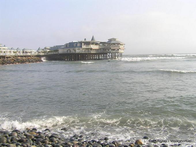La Rosa Nautica hacia playa Makaja, Miraflores, Lima -Perú