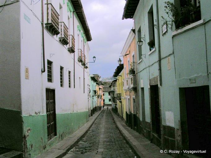 Quito, calle La Ronda, una típica calle adoquinada -Ecuador
