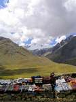 Productos de la gama de montaña Nevado y locales, La Raya, Perú.