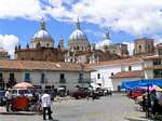 Cúpulas de la Catedral de la Inmaculada Concepción, Cuenca, Ecuador.