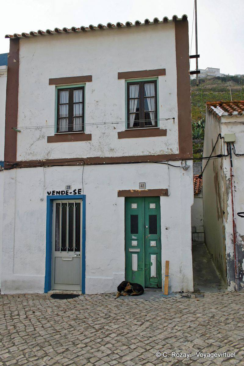 Vendese, casa típica en venta, Nazaré Portugal