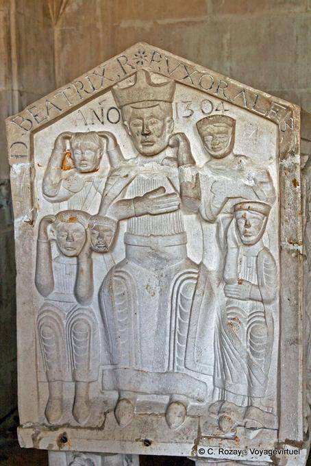Estela del rey Denis I, 1304, Alcobaça - Portugal