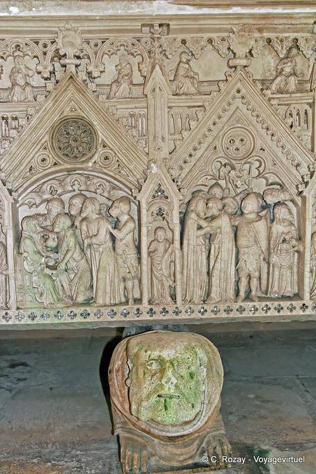 Detalle de la tumba de Inés de Castro, vista lateral derecha, Alcobaça - Portugal