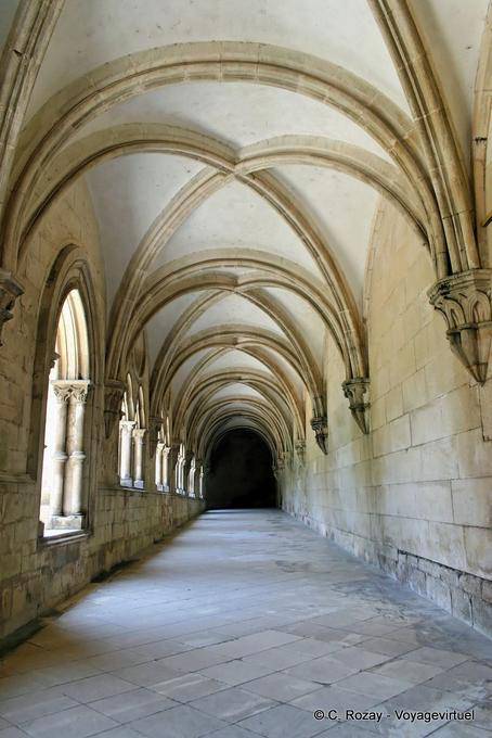 El claustro de la Biblioteca, Abadía cisterciense, Alcobaça - Portugal