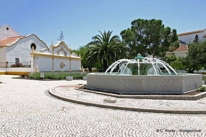Plaza y fuente, Alter do Chao - Portugal