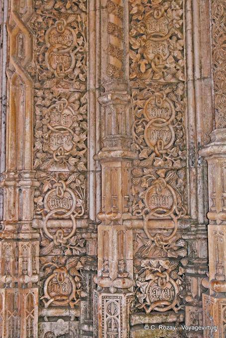 Batalha, lema real tallada en el portal de la capilla imperfecta - Portugal