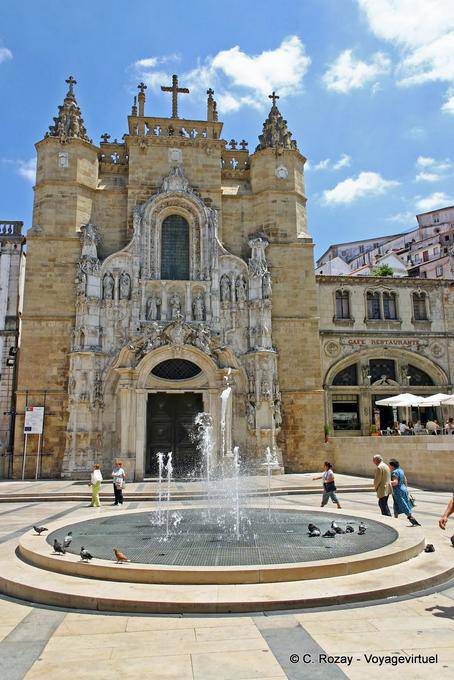 Fuente delante de la Iglesia de Santa Cruz, Coimbra - Portugal