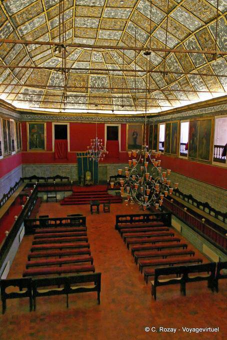 Sala dos Capelos o Gran Salón de Actos, la sala principal de la Universidad de Coimbra - Portugal