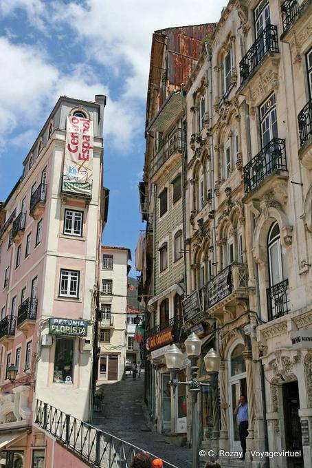 Coimbra, edificio estrecho, rua do Corpo de Deus - Portugal