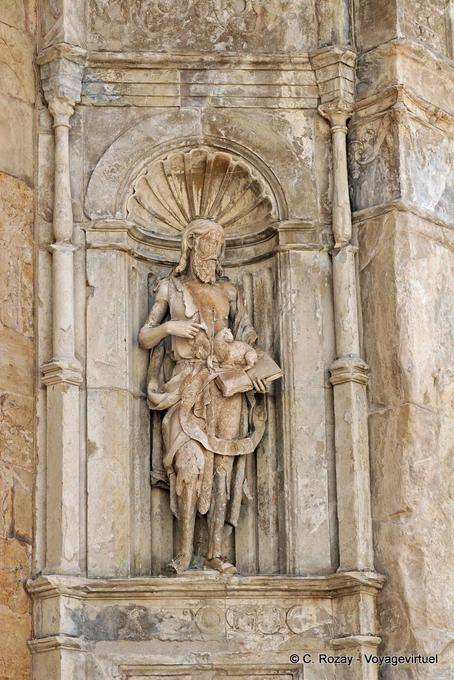 Estatua de Coimbra en un rincón, Sé Velha - Portugal