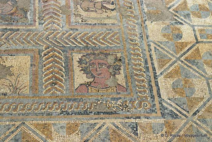 Chorros de agua de la casa, varios mosaicos, Conimbriga - Portugal