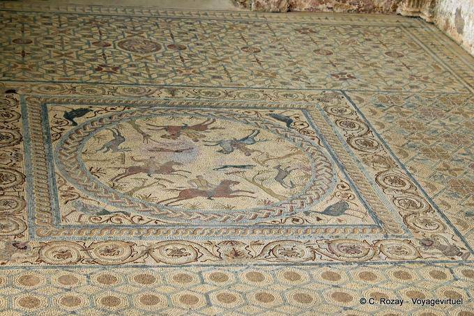 Escena de la caza con los jinetes, la ciudad romana de Conimbriga mosaicos - Portugal