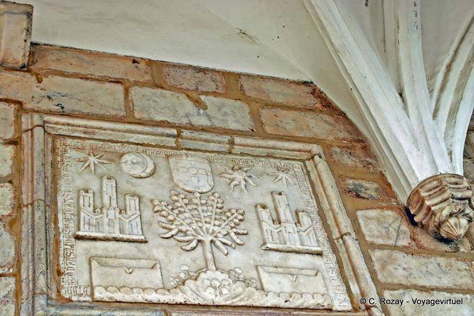 Estremoz, brazos en el Palácio da Rainha Santa Isabel - Portugal