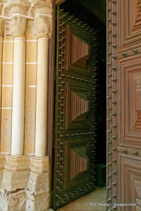 Puerta de la catedral, Évora - Portugal
