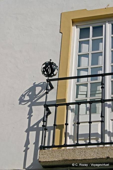Una sombra en un balcón, Évora - Portugal