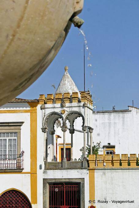 Casa Soure, siglo XVI, Largo das Portas de Moura, Évora - Portugal