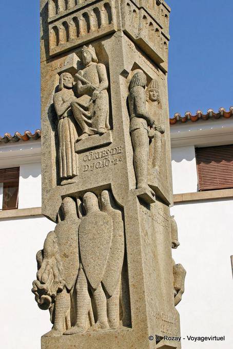 Tótem en un patio, Largo da Porta de Moura, Évora - Portugal