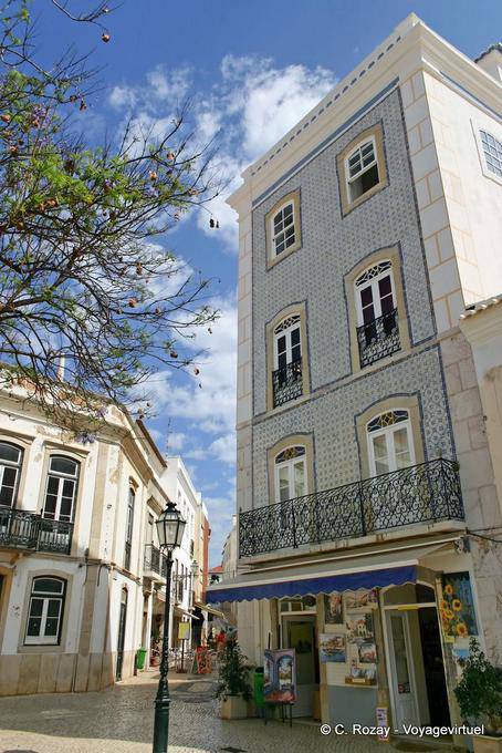 Lagos, Praça Luís de Camões, baldosas de fachada - Portugal