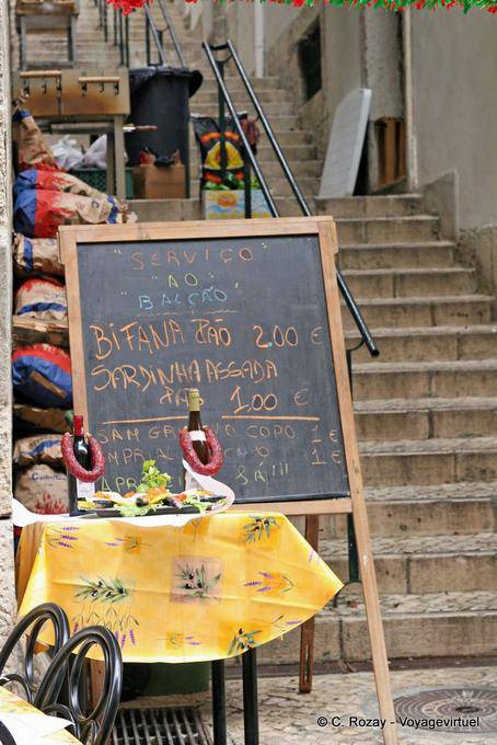 Cerdeña assada por 1 €, Alfama, Lisboa - Portugal