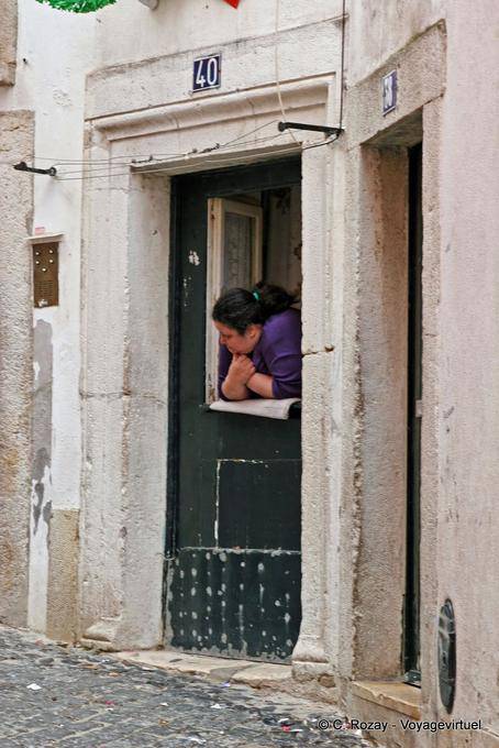 Escena de la vida cotidiana, Alfama, Lisboa - Portugal