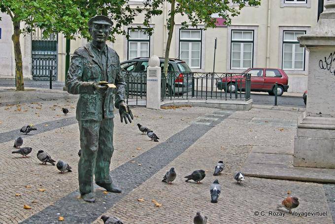 La paloma estatua, Jardín de S. Pedro de Alcântara Chiado, Lisboa - Portugal