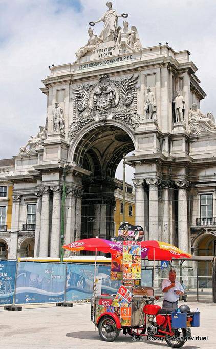 Arco de la victoria en la calle Augusta, visto desde la Plaza del Comercio, Lisboa - Portugal