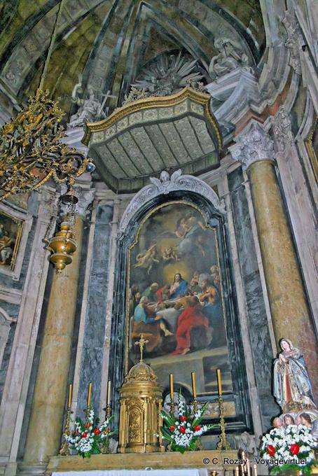 El altar de la Basílica del Sagrado Corazón de Jesús, Estrela, Lisboa - Portugal