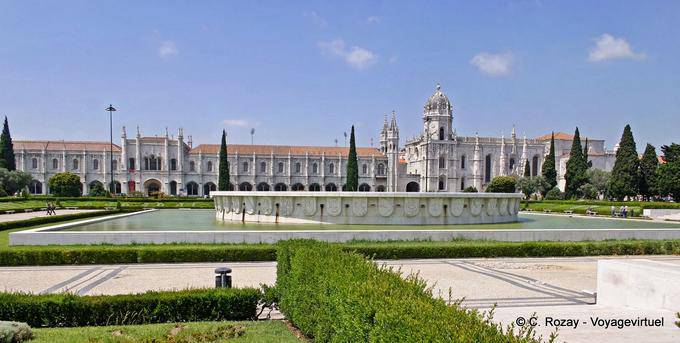 Panorama de la charca del jardín, de vuelta Monasterio de los Jerónimos, Lisboa - Portugal