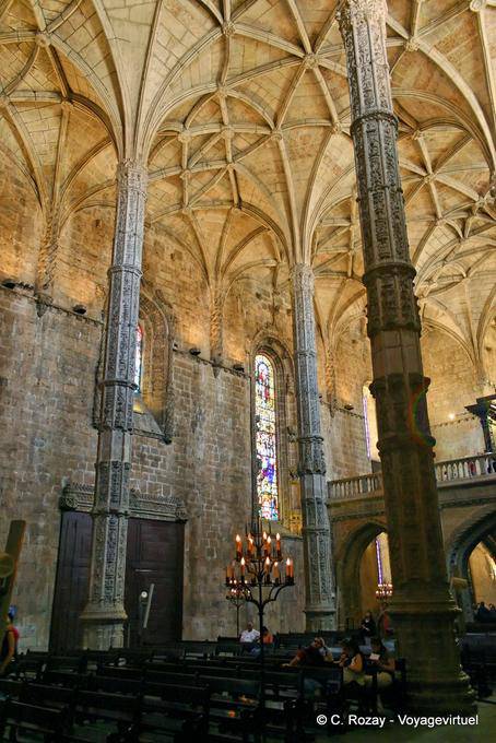 Columnas y techo de la iglesia de S. Maria de Belém, Jerónimos, Lisboa - Portugal