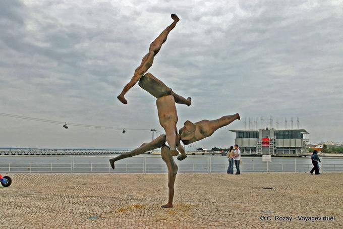 Rizoma, escultura de hierro por Antony Gormley, Parque de las Naciones, Lisboa - Portugal