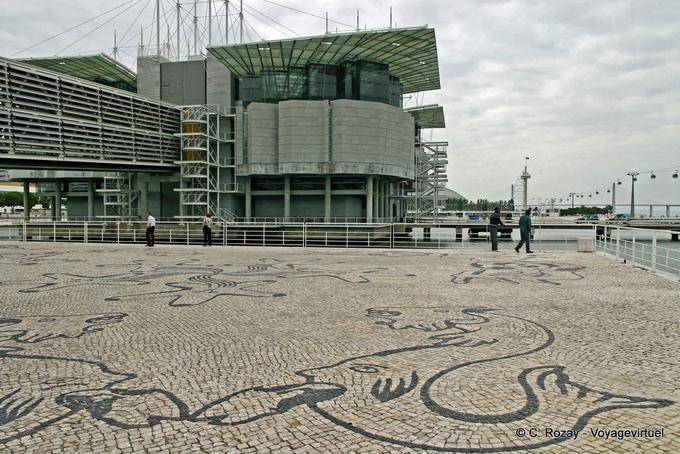 Vista exterior del acuario - Oceanario, Lisboa - Portugal