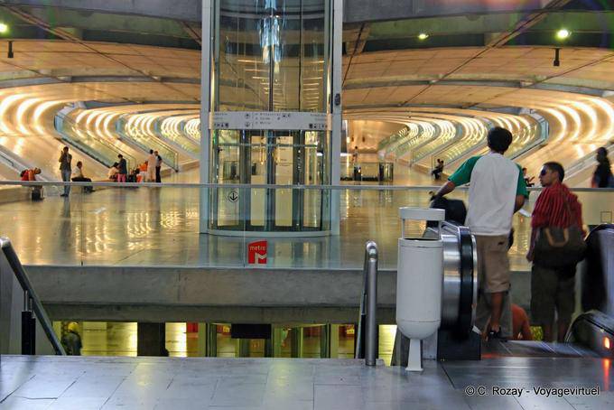 La estación de metro Nações, Lisboa - Portugal