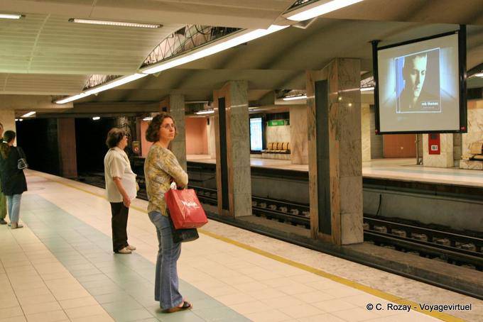 Los Restauradores andén del metro, Rossio, Lisboa - Portugal