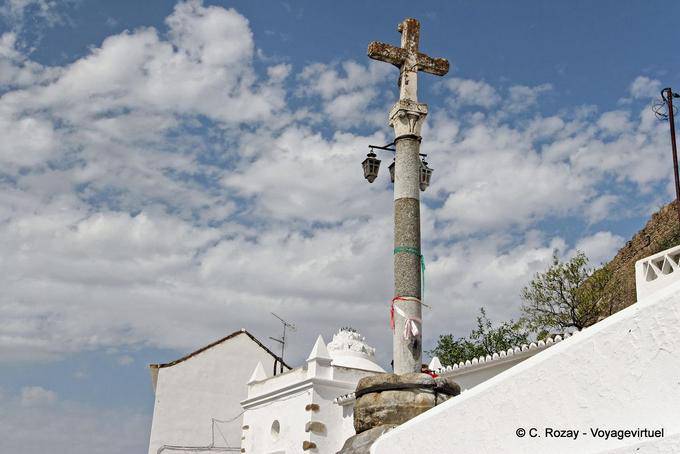 Cruz de piedra antigua, Mértola - Portugal