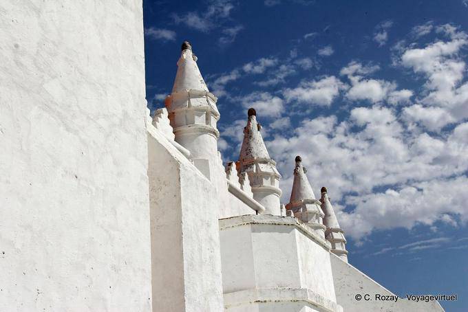Iglesia de Mértola, torres cónicas del gótico tardío Alentejo - Portugal