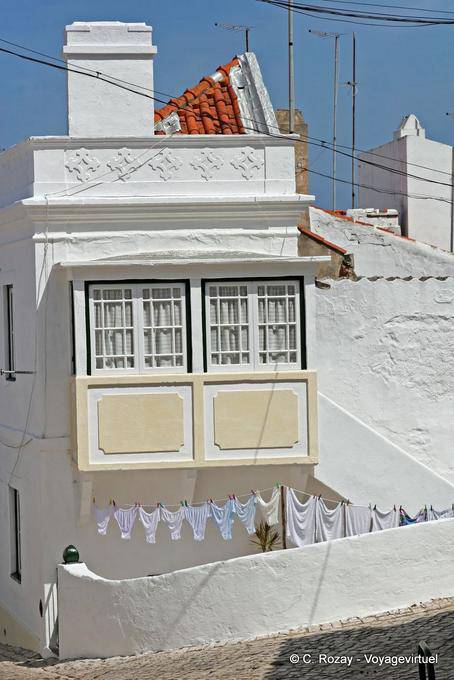 Sitio, ventana del balcón avanzada, Nazaré - Portugal