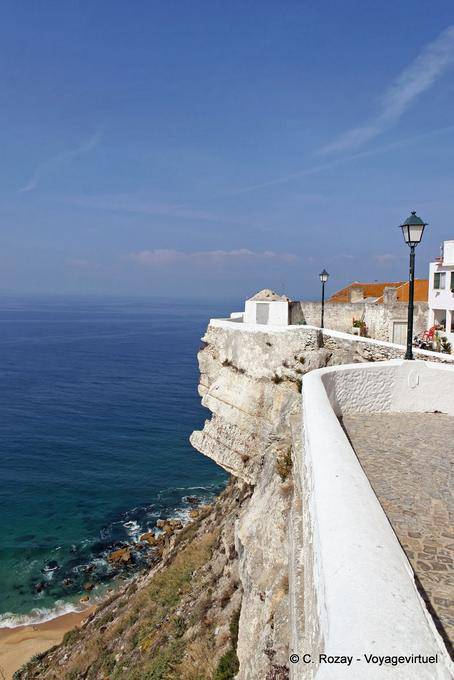 Rua do Horizonte, la vista al mar desde el acantilado de Sitio, Nazaré - Portugal