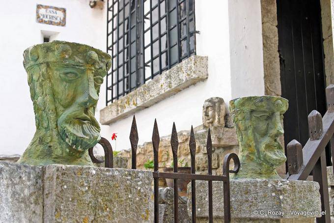 Casa Mourisca, cabezas medievales, Óbidos - Portugal