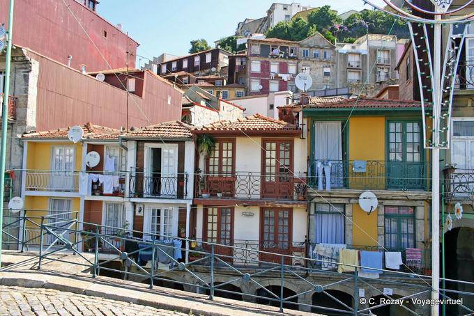 Pequeñas casas de Monchique Street, Porto - Portugal