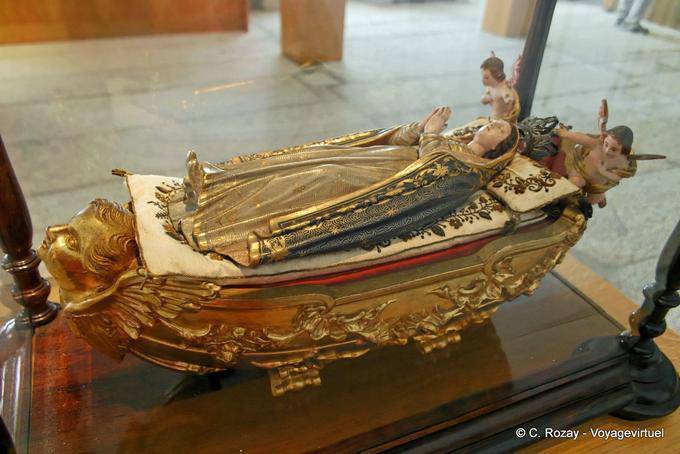Reina yacía muerto en su oro, museo de Sao Francisco, Porto - Portugal