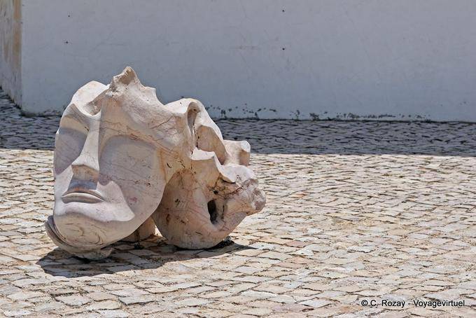 Los rostros tallados, fortaleza Sagres - Portugal