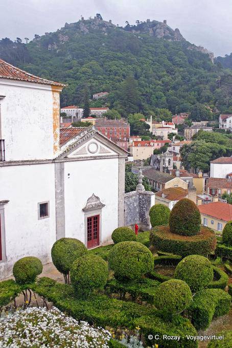 El Parque Topiary del Palacio Nacional y el Castelo dos Mouros, Sintra - Portugal