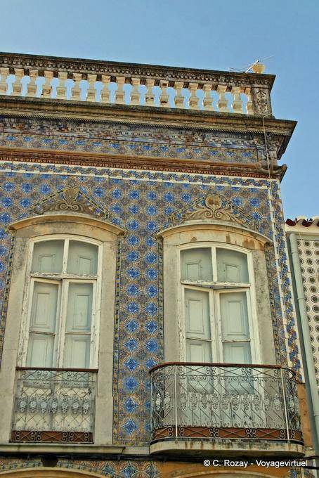 Casa Estilo cubierto con baldosas cerámicas, Tavira - Portugal
