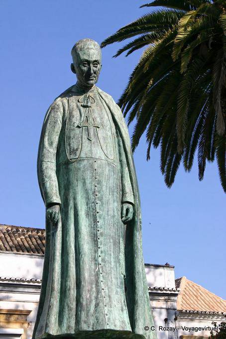 Estatua del obispo D. Marcelino Franco, Praça da Alagoa, Tavira - Portugal