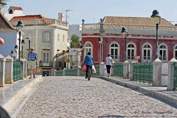 Pasaje del Puente Romano, Río Gilão, Tavira - Portugal